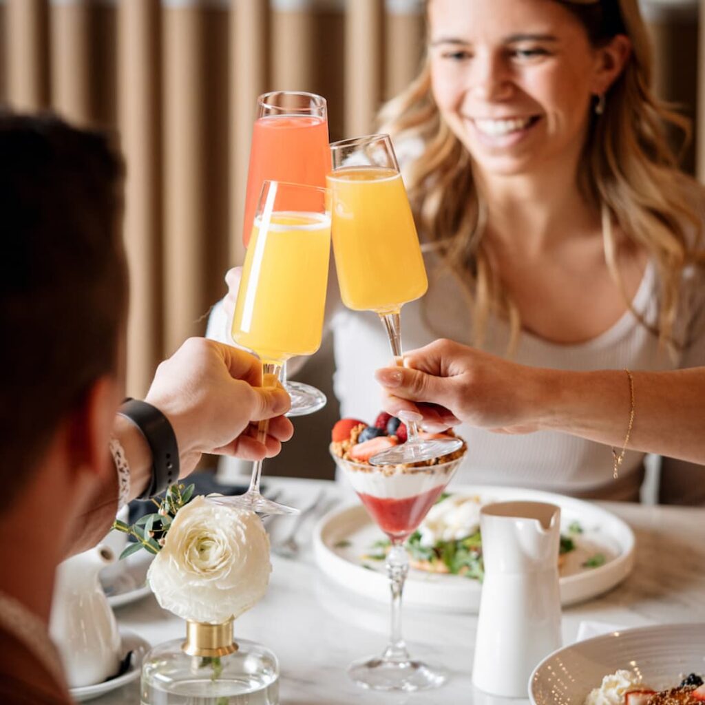 Lloyd propose un brunch pour célébrer Pâques au centre-ville de Montréal