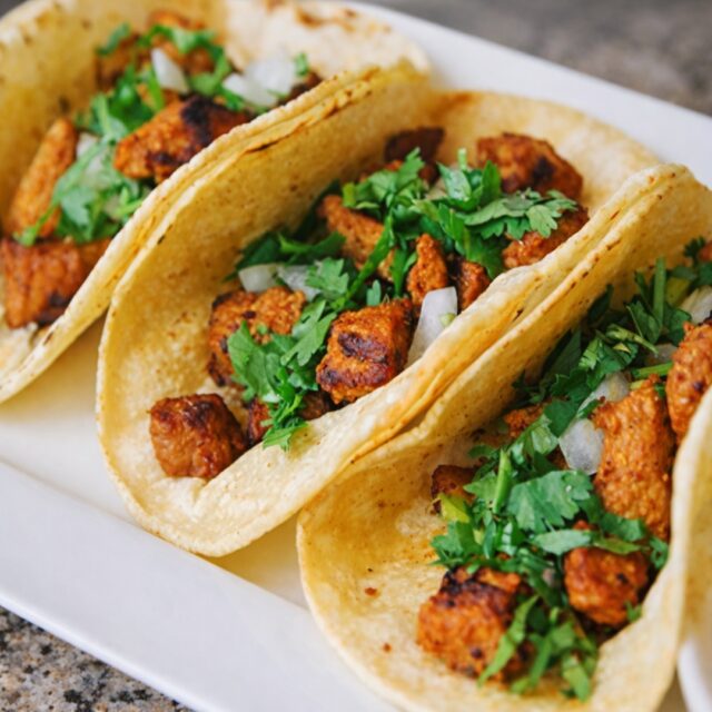 Tacos garnis chez Don Taco au centre-ville de Montréal
