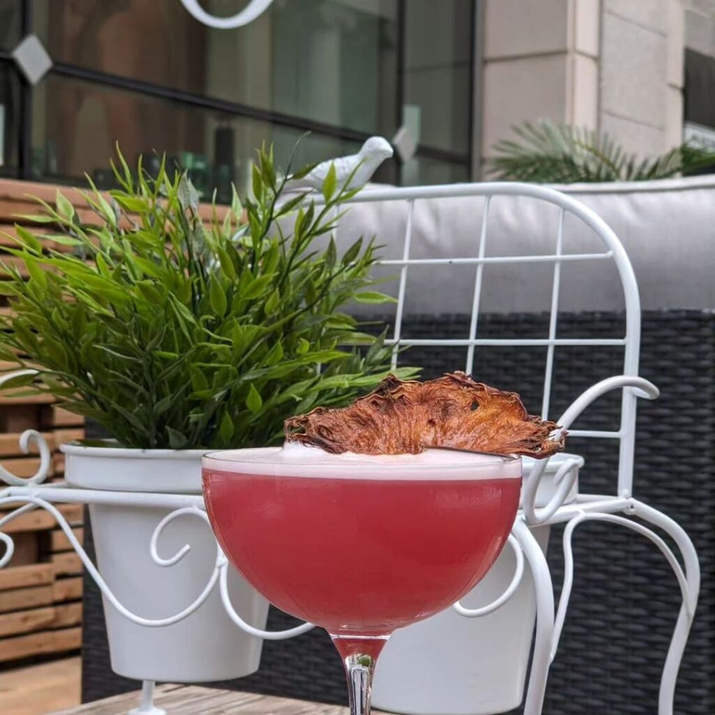 Les meilleures terrasses pour prendre un verre au centre-ville, dont le O Coiffure