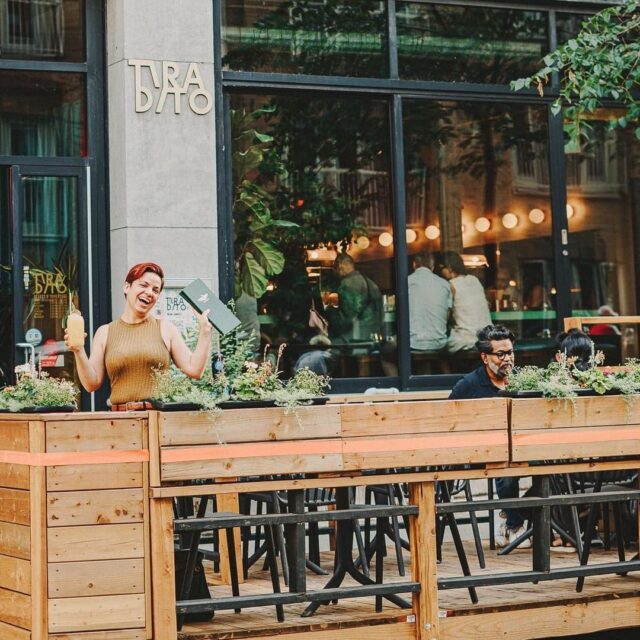 Terrasse du restaurant Tiradito sur de Bleury au centre-ville de Montréal