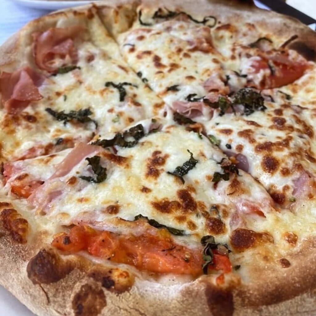 Les pizzas du restaurant Il Focolaio, au centre-ville de Montréal