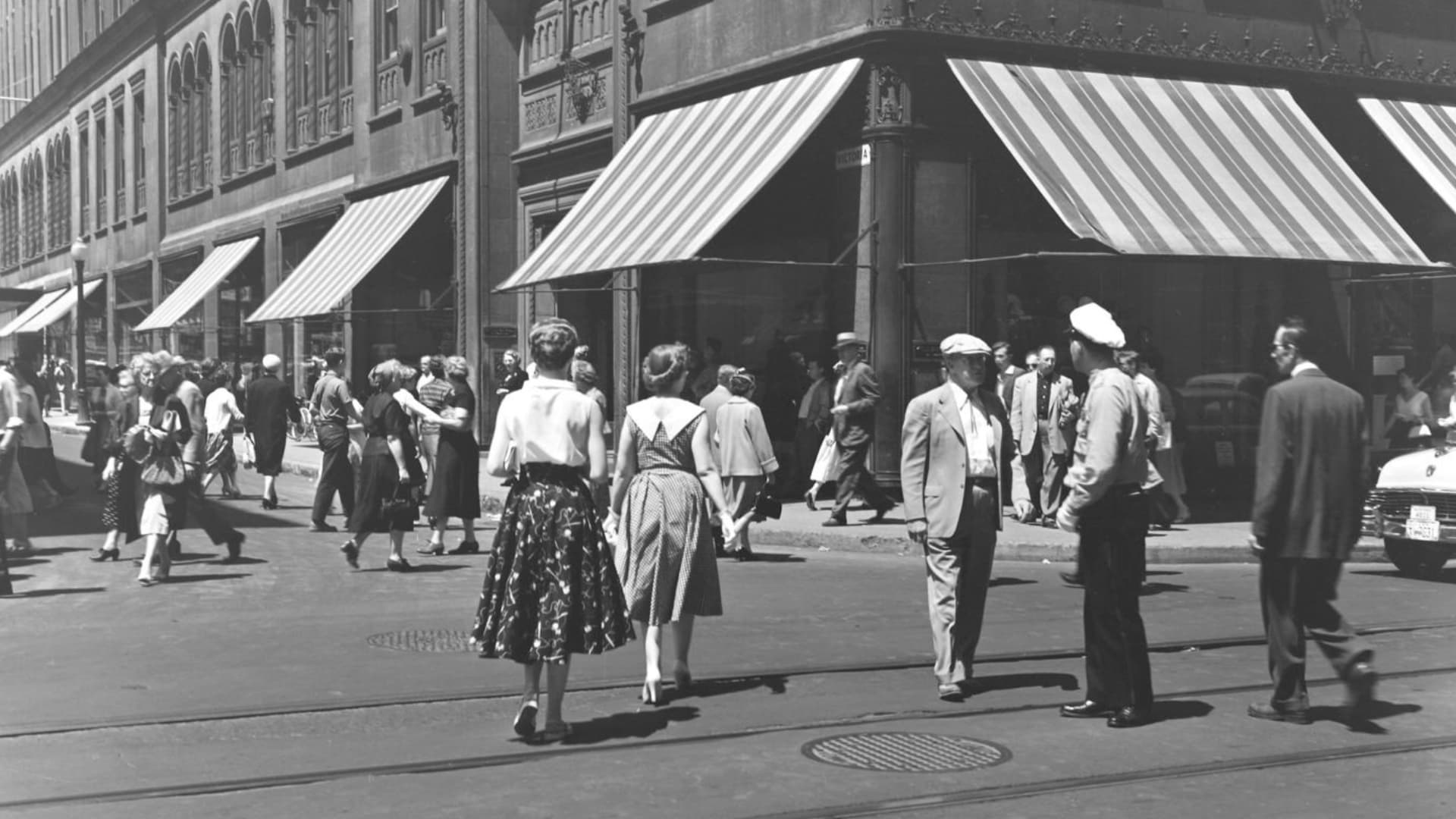 L'histoire de la mythique rue Sainte-Catherine, au coeur du centre-ville de Montréal