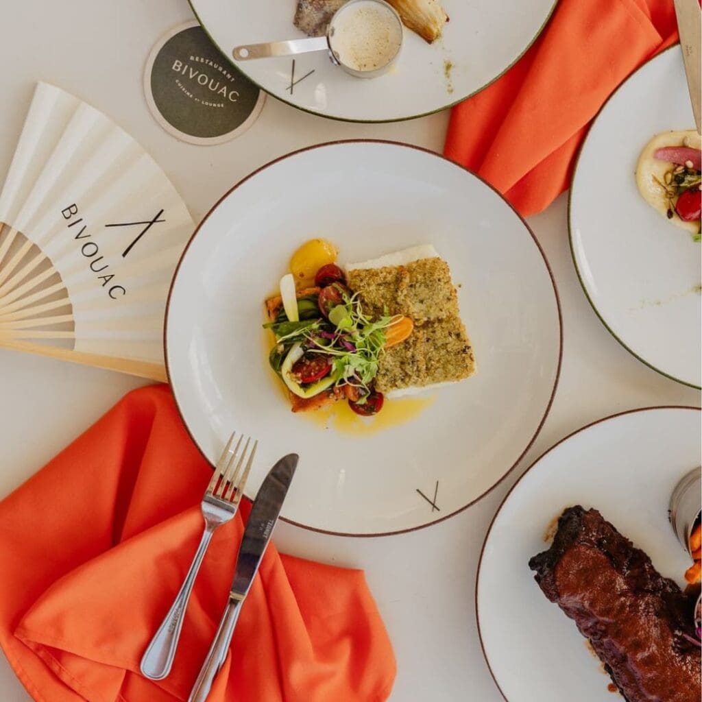 Les plats au restaurant Le Bivouac, au centre-ville de Montréal