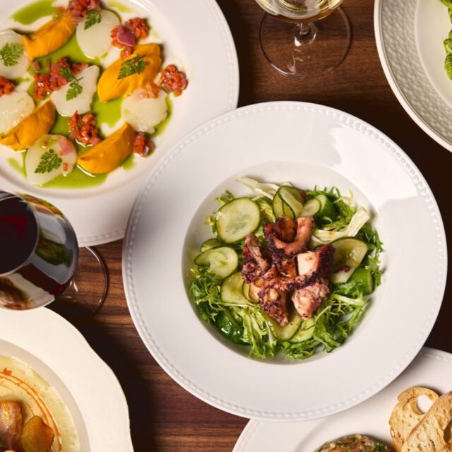 Plats raffinés au restaurant Le Clara au centre-ville de Montréal