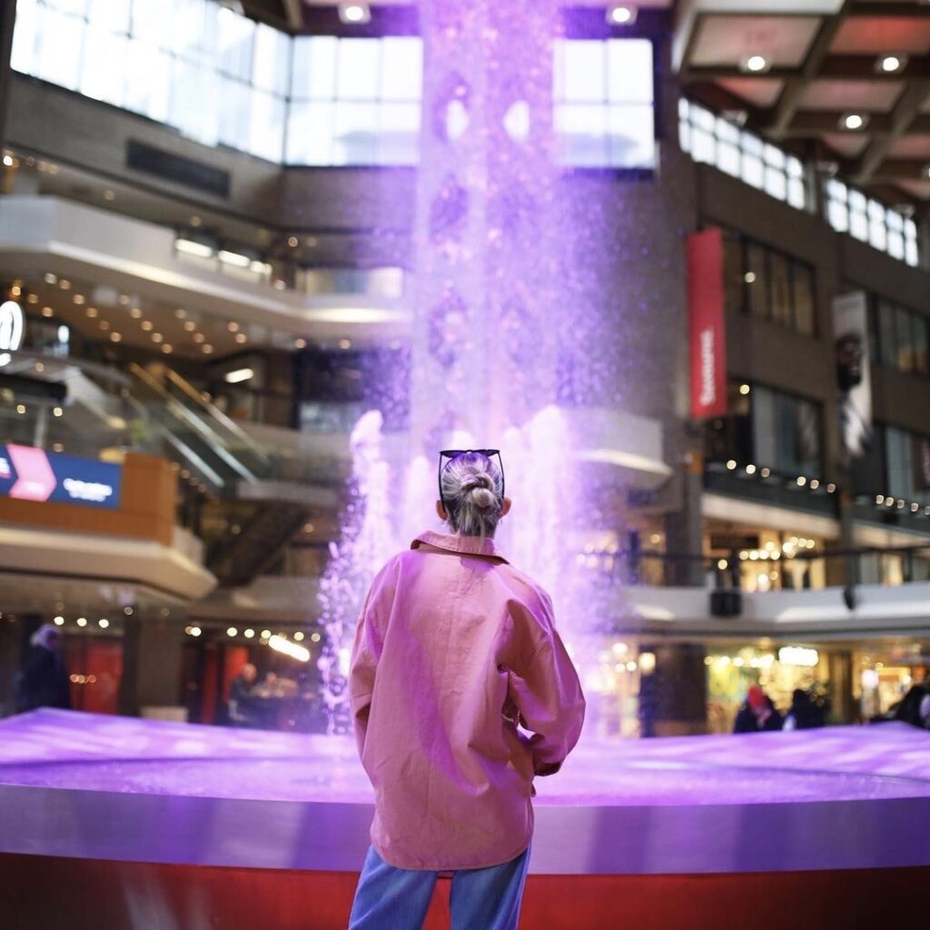 Le Complexe Desjardins, point de départ du réseau souterrain, un endroit à visiter par beau temps ou mauvais temps au centre-ville de Montréal