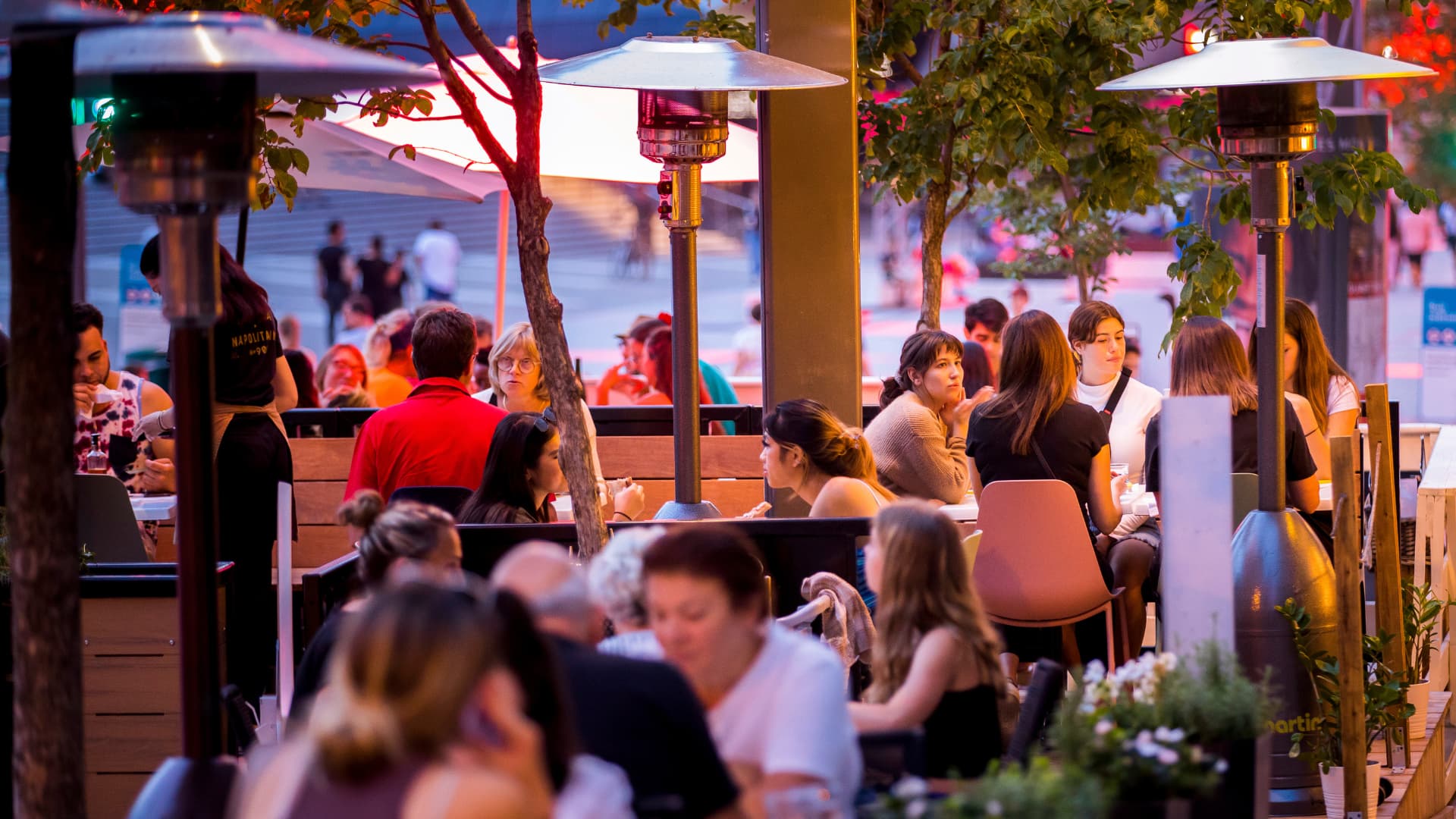 Les terrasses et placottoirs au centre-ville de Montréal