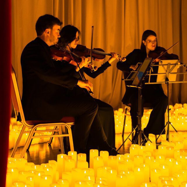 Candlelight au 9e – musiciens entourés de bougies