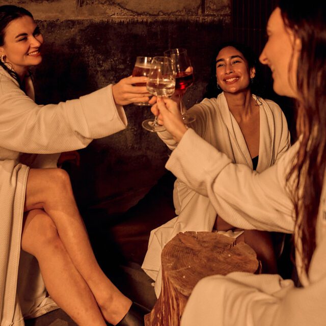Bains Ninkasi – détente au spa avec coupe de vin
