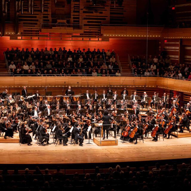 Place des Arts – orchestre en concert dans une salle comble