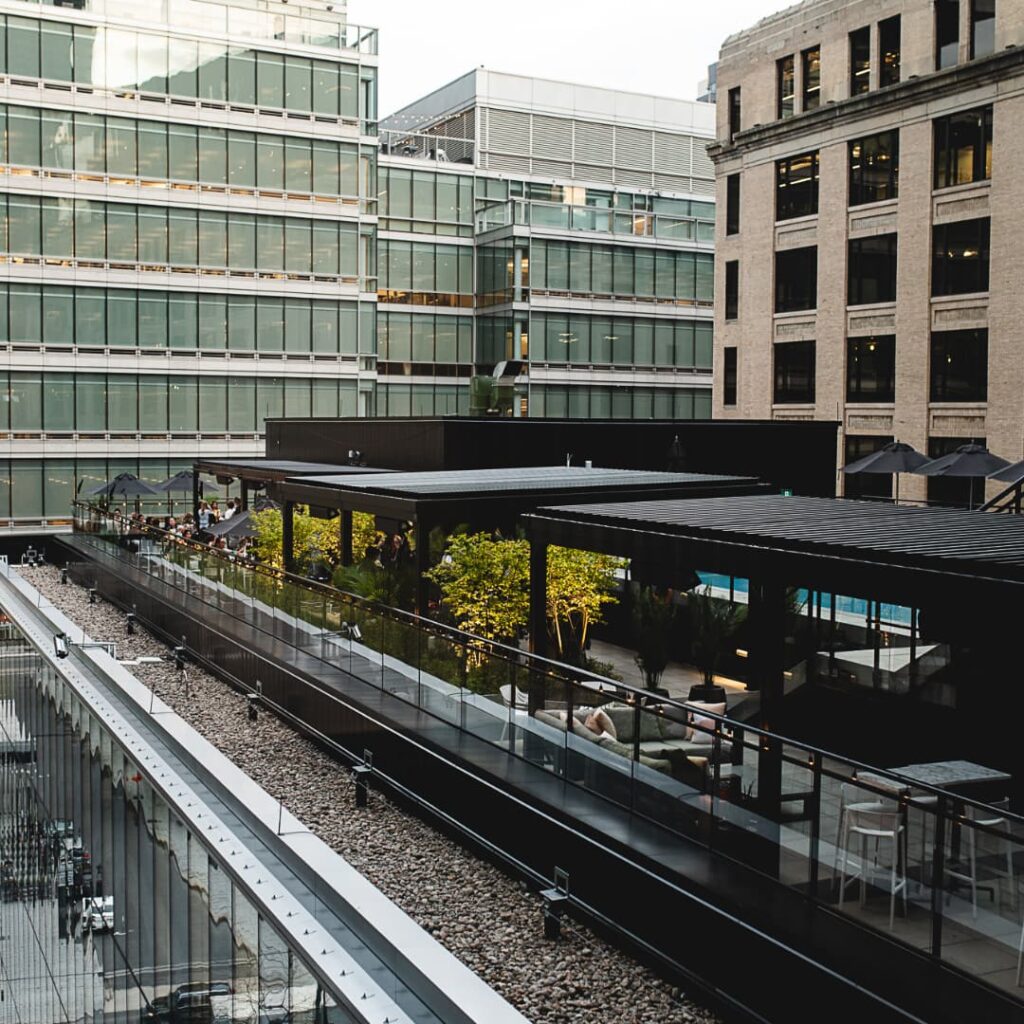 Vue de la terrasse Alizé, au centre-ville de Montréal