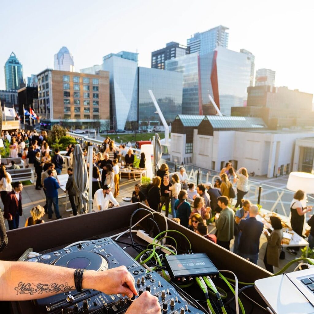 Les meilleurs rooftops du centre-ville de Montréal, dont le Bivouac