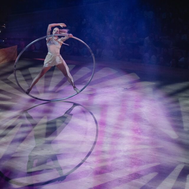 Le Monastère – performance de cirque contemporain sur scène