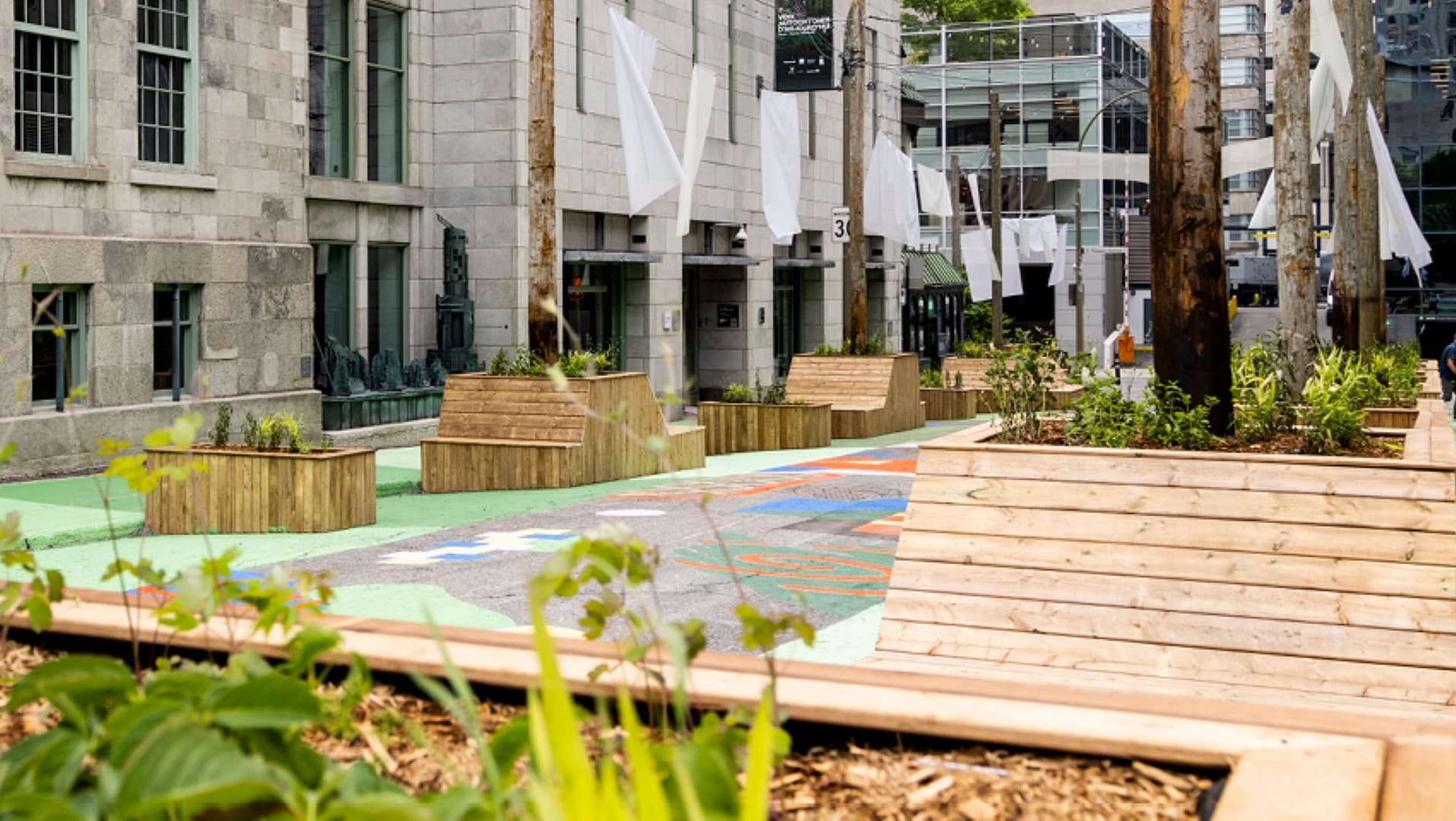 La rue Victoria, une ruelle animée par le Musée McCord Stewart, au centre-ville de Montréal