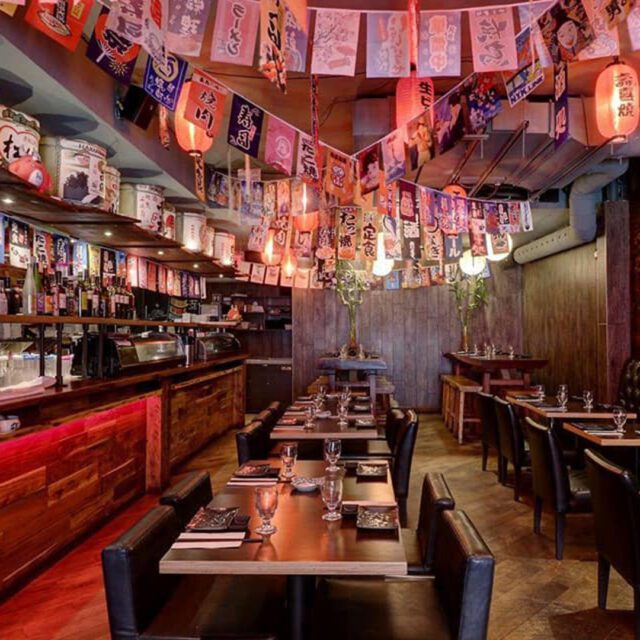 Décor festif au K2 Bistro au centre-ville de Montréal