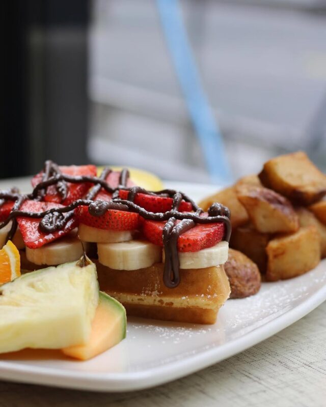 Assiette Brunch Universel au centre-ville de Montréal