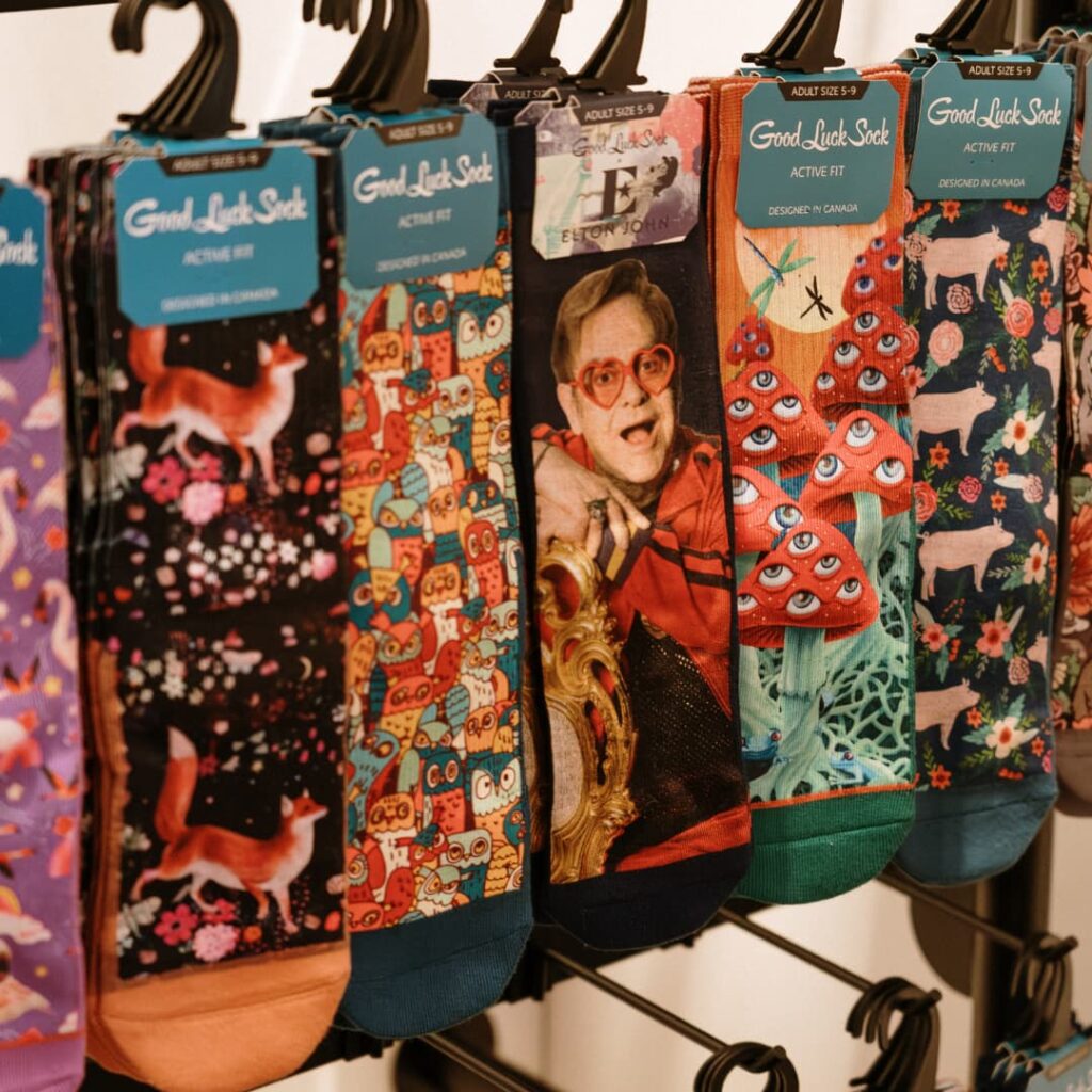 Les chaussettes fantaisies de Twin Roads, au centre-ville de Montréal