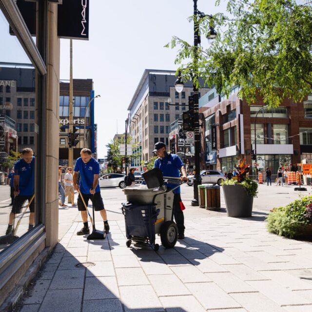 La Brigade propreté Montréal centre-ville, durant la saison estivale
