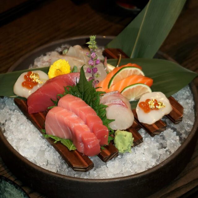 Plateau de sashimi chez RYU, restaurant japonais.