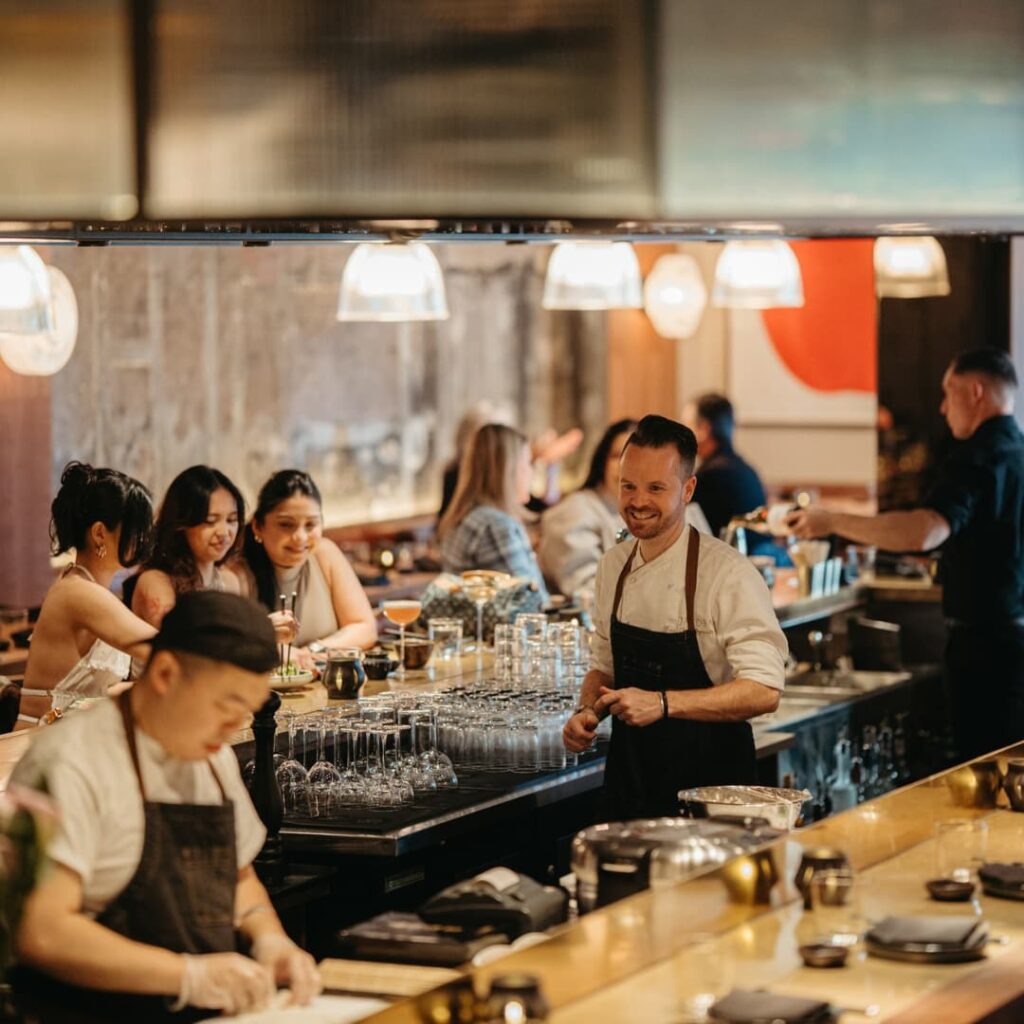 Sur sur le Phillips Bar et son bar central