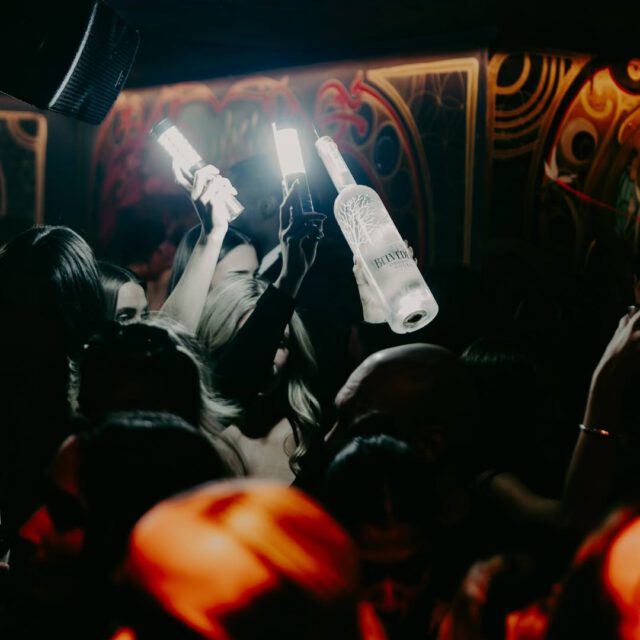 Ambiance festive et bouteilles levées au Sousbois.