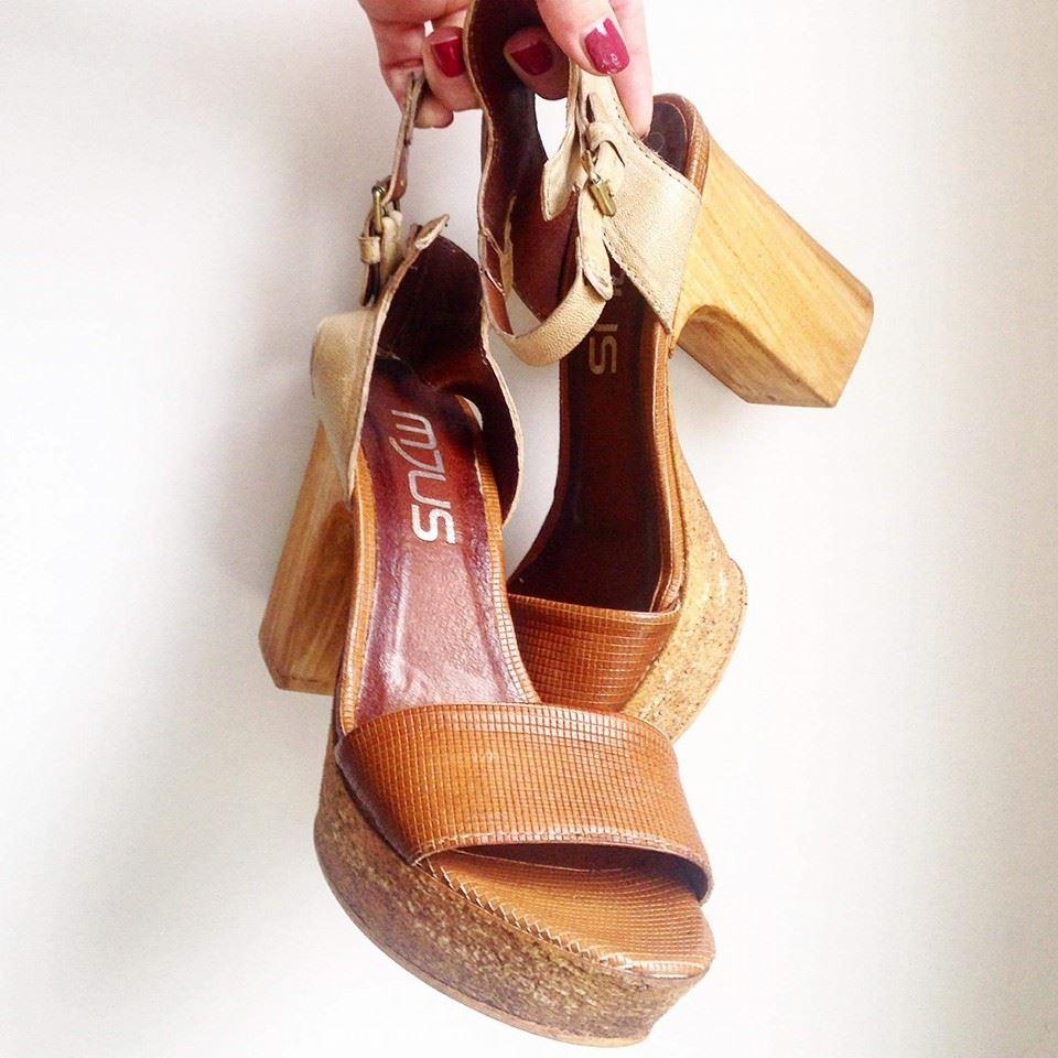 Sandales à talons en cuir brun de Chaussures Berti.