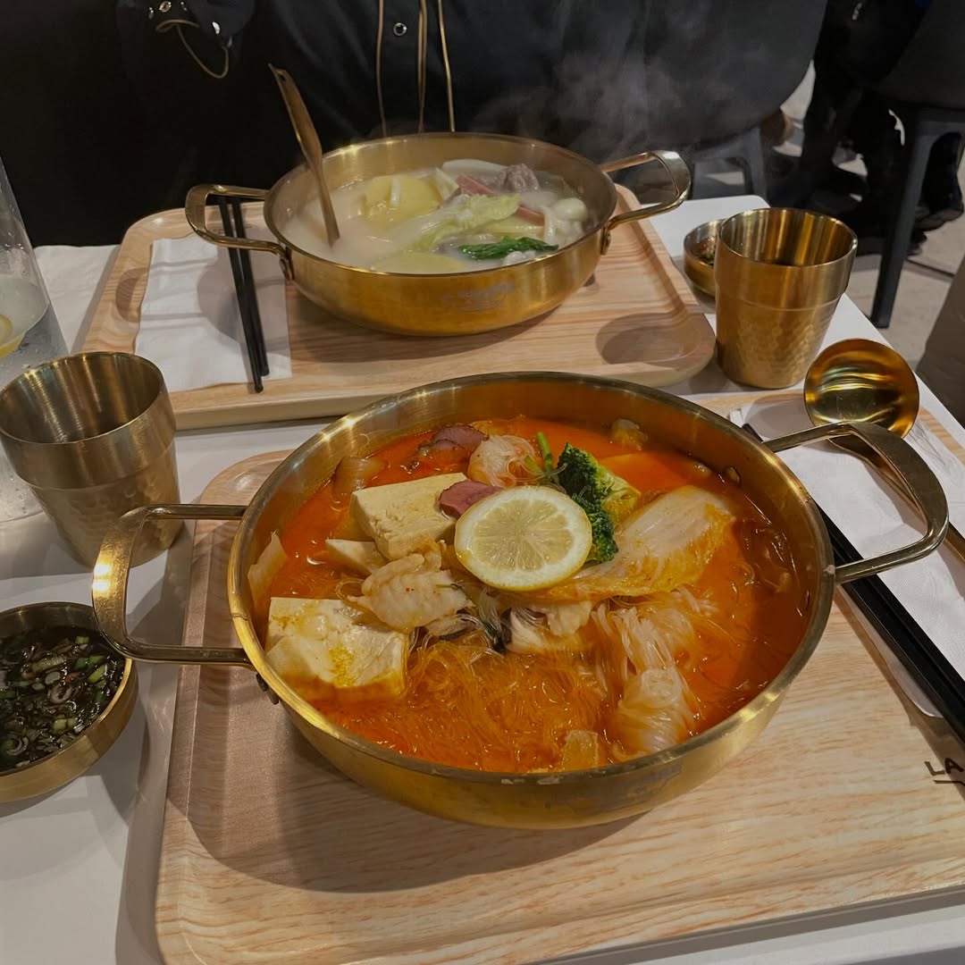 Bol de soupe malatang épicée servi chez La Soupière Malatang et Thé Montréal