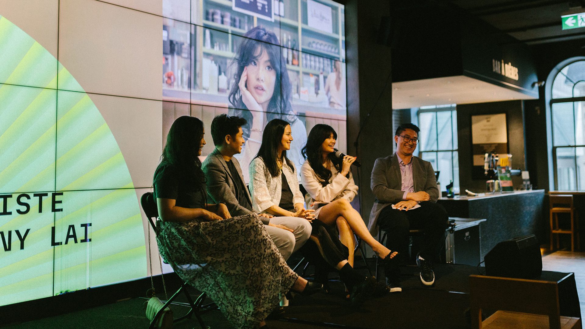Discussion et performance culturelle lors du Festival ASIASIE au Time Out Market Montréal.