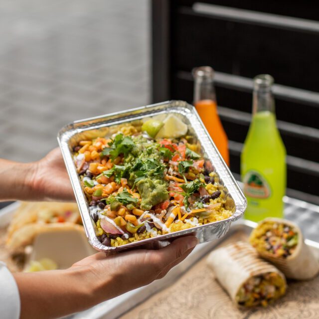 Bol mexicain à emporter avec légumes et protéines chez M4 Burritos à Montréal