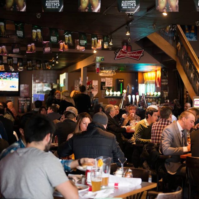 Peel Pub bondé pendant un événement sportif au centre-ville
